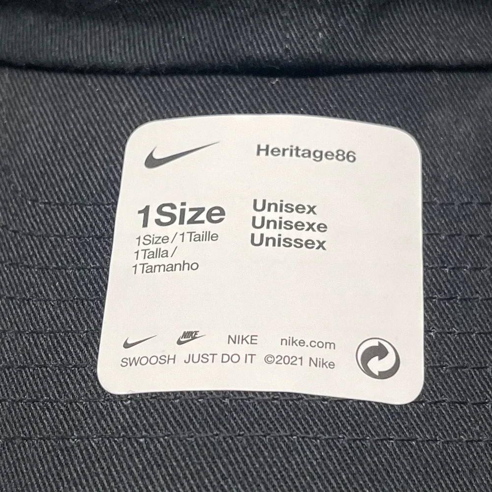 Nike heritage86 adjustable